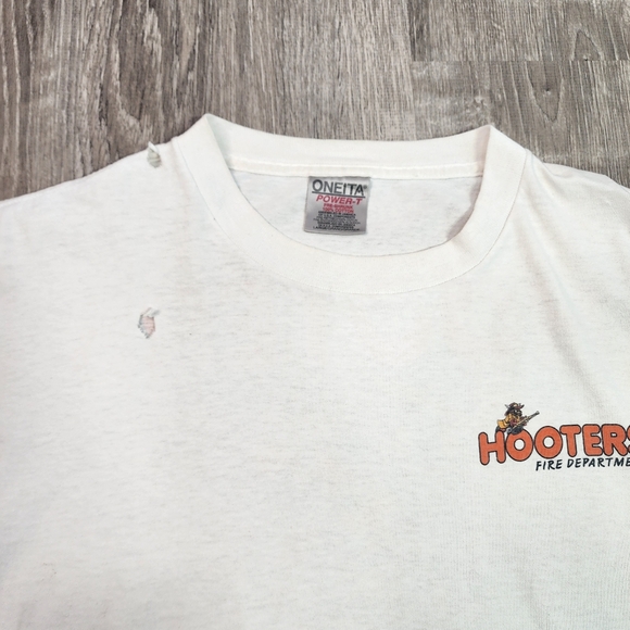 HOOTERS Fire Department Graphic White T Shirt Distressed Men's Large - Picture 4 of 14